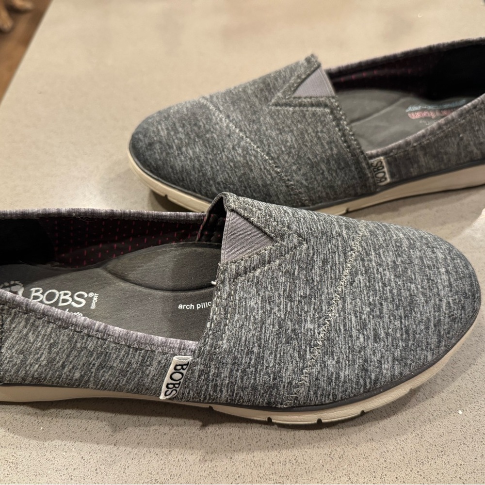 Skechers bobs women’s slip on sneakers , 9 m gray